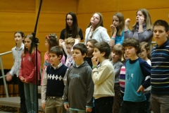 eneklo_ifjusag_2013_aprilis_10_14ora_8